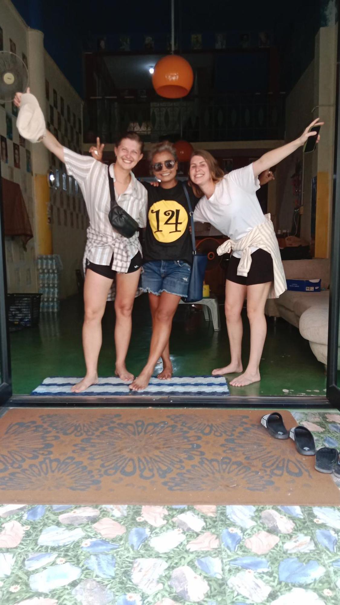 Banphe​ Hostel Экстерьер фото
